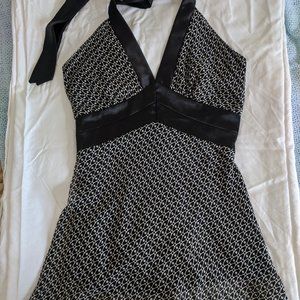 🎏3 for $20🎏 FOREVER 21 black and tan halter top, Size M, with ribbons